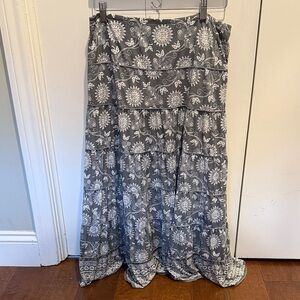 Studio M Gray and White Floral Maxi Skirt